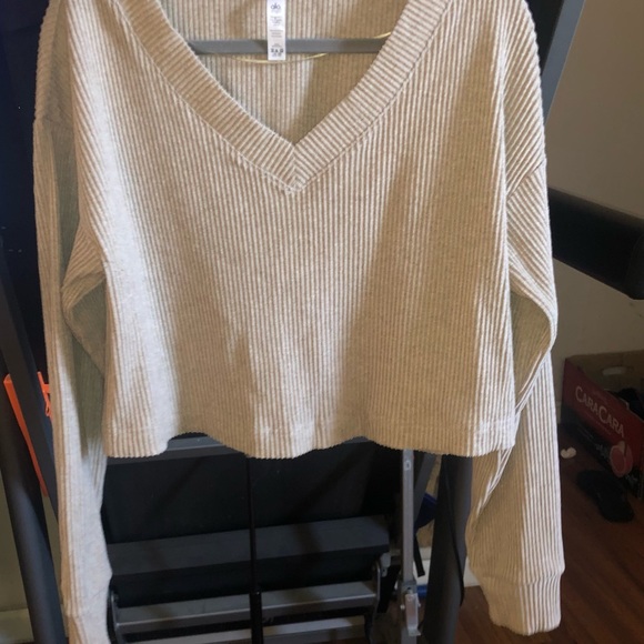 ALO Yoga Tan Crop Top - Picture 5 of 8